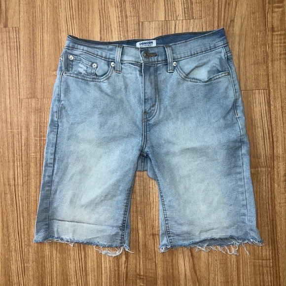 Denizen from Levi's Men's Size 32 Denim Slim Shorts with Raw Cuffed Hem - Picture 1 of 4